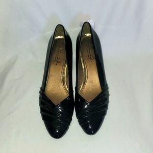 NWT Black faux leather pumps